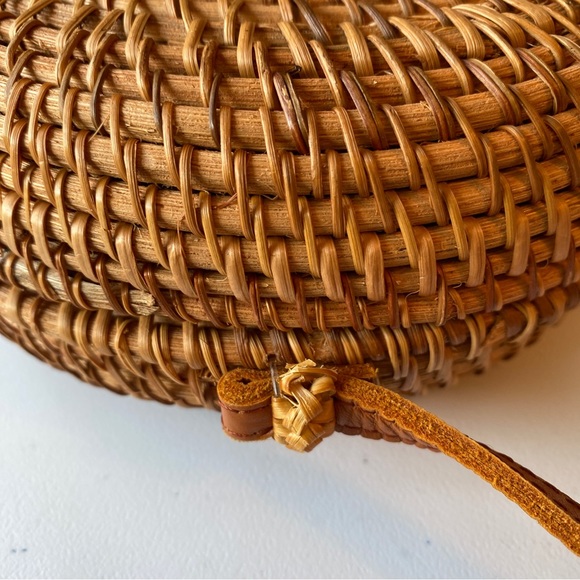 Rattan Circle Crossbody Bag Brown Wicker - Picture 9 of 12